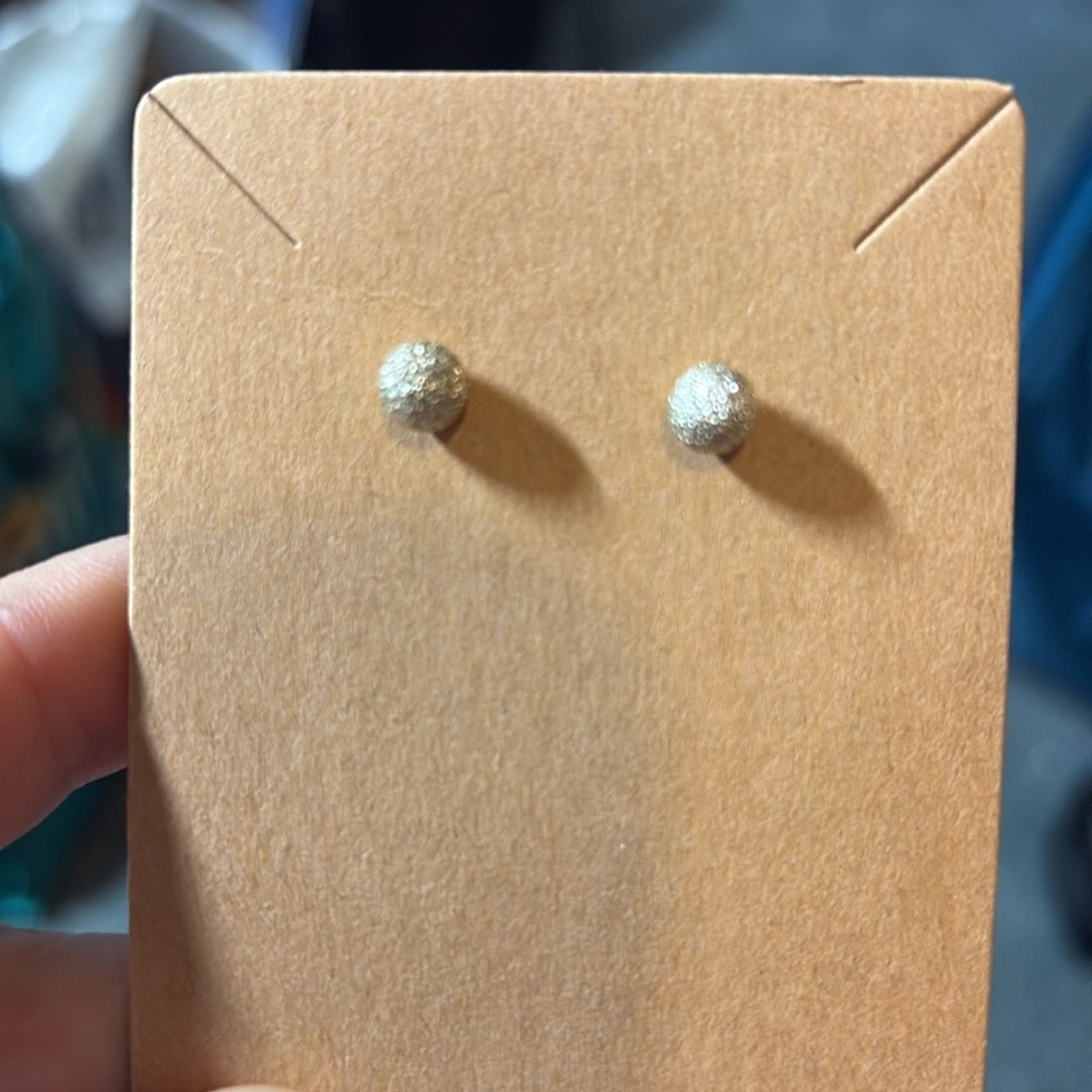 Beautiful silver tone studs!